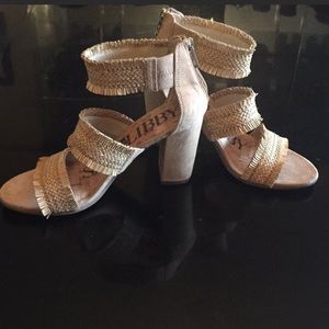 Sam & libby block heel sandal style size 6